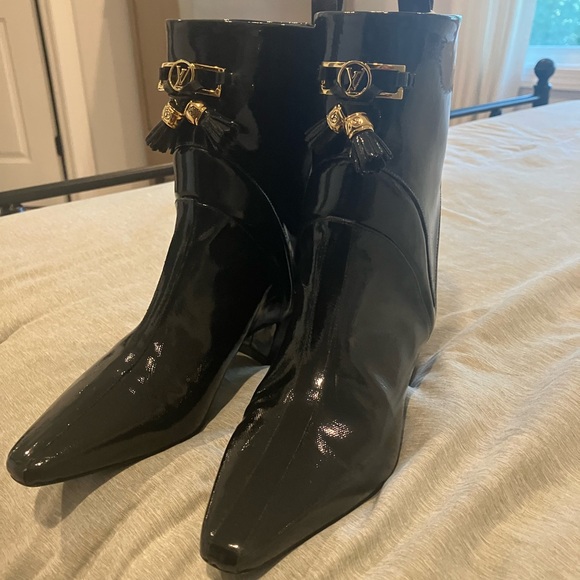 Louis Vuitton Black Patent Ankle Boots with Gold Logo New 37 - Picture 1 of 8